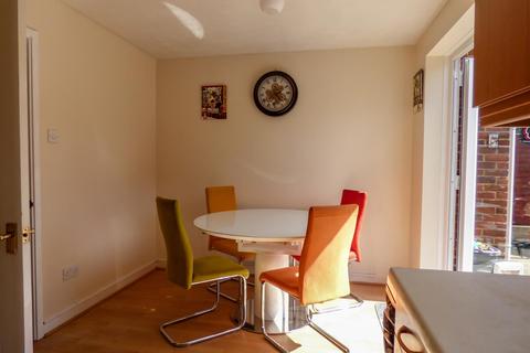 33 Damigos Road, Gravesend, DA12 2LR