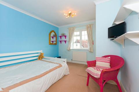 18 Plough Road, Epsom, KT19 9RA