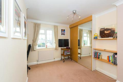18 Plough Road, Epsom, KT19 9RA
