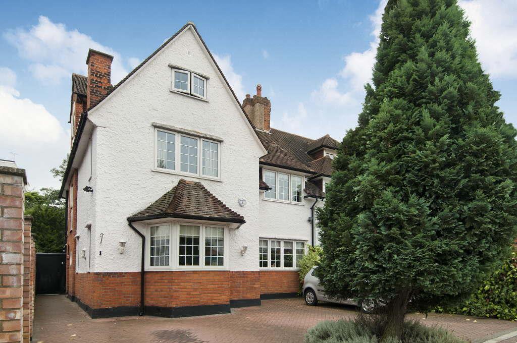 West Heath Drive, NW11 5 bed semidetached house £1,850,000