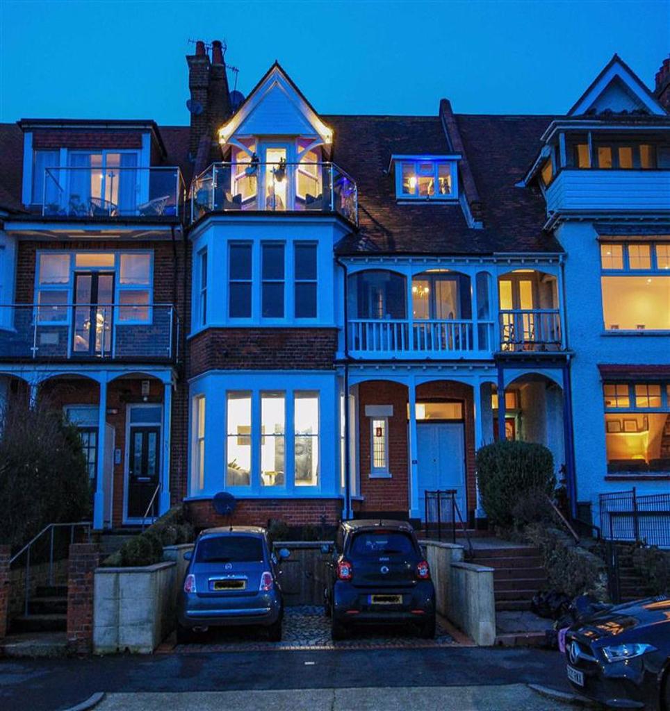Grand Parade, LeighOnSea, Essex 2 bed apartment £400,000