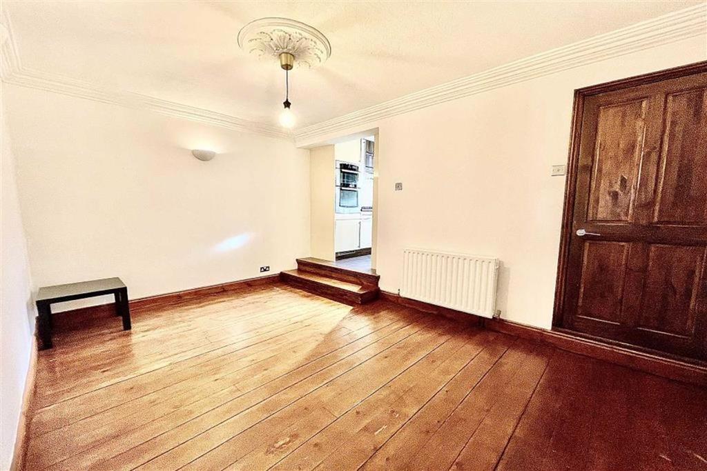 Riverdale Road, Plumstead, London, SE18 2 bed terraced house £1,400