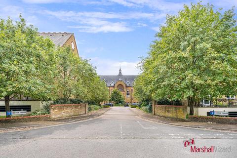 Flat 7, Wellington House Exeter Close, Watford, WD24 4BP