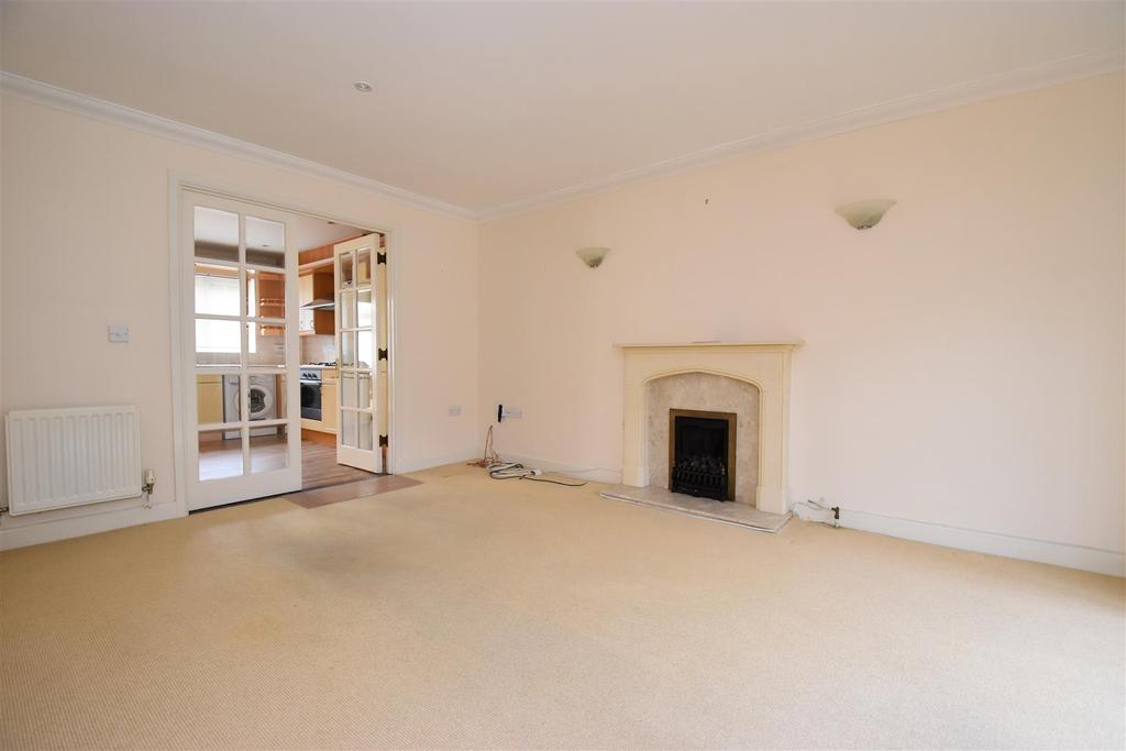 Furze Close, Horley 3 bed semidetached house £1,500 pcm (£346 pw)