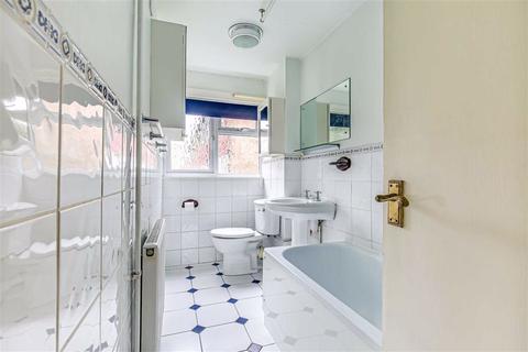 11 Master Close, Oxted, RH8 9NA