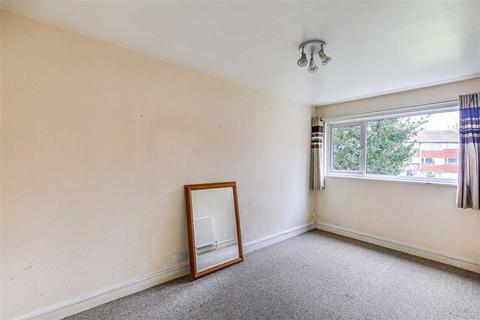 11 Master Close, Oxted, RH8 9NA