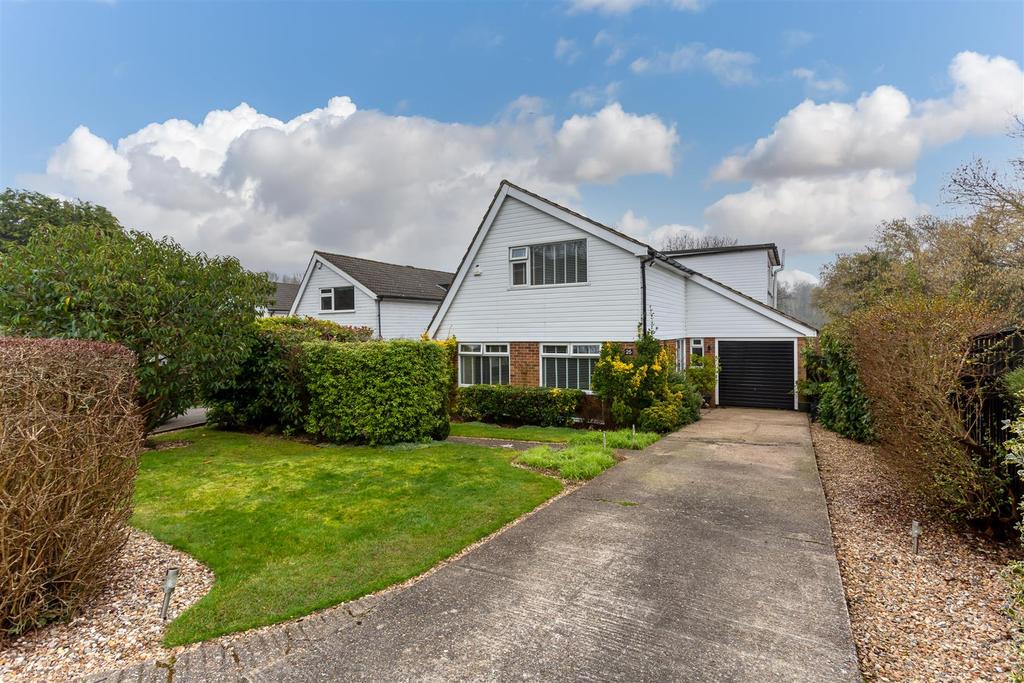 Wellesford Close, Banstead 4 bed detached house £825,000