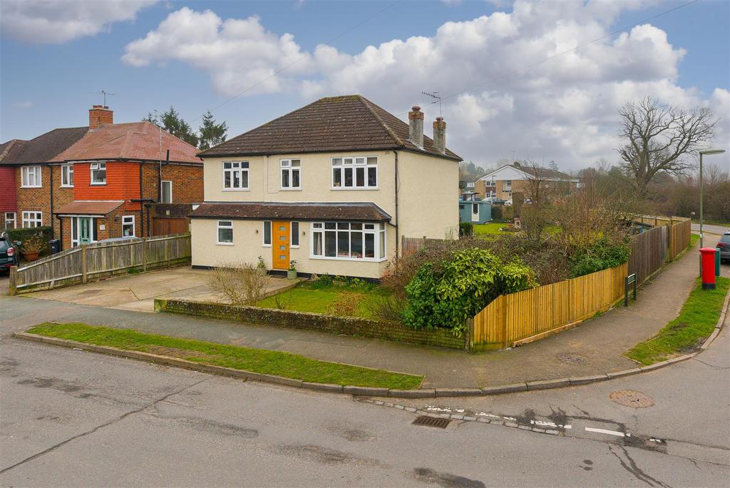 Hitchings Way, Reigate 5 bed detached house £700,000