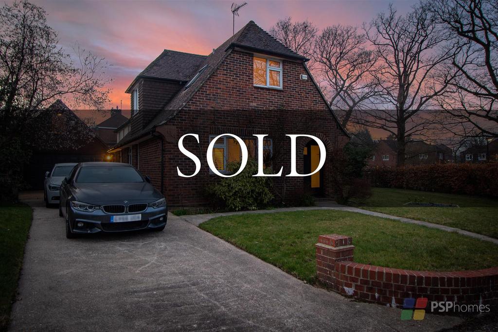 CORNER PLOT, DOUBLE GARAGE WITH STUDIO & VERSATILE