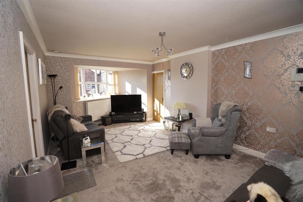 Heaton court gardens, Bolton 2 bed property £130,000
