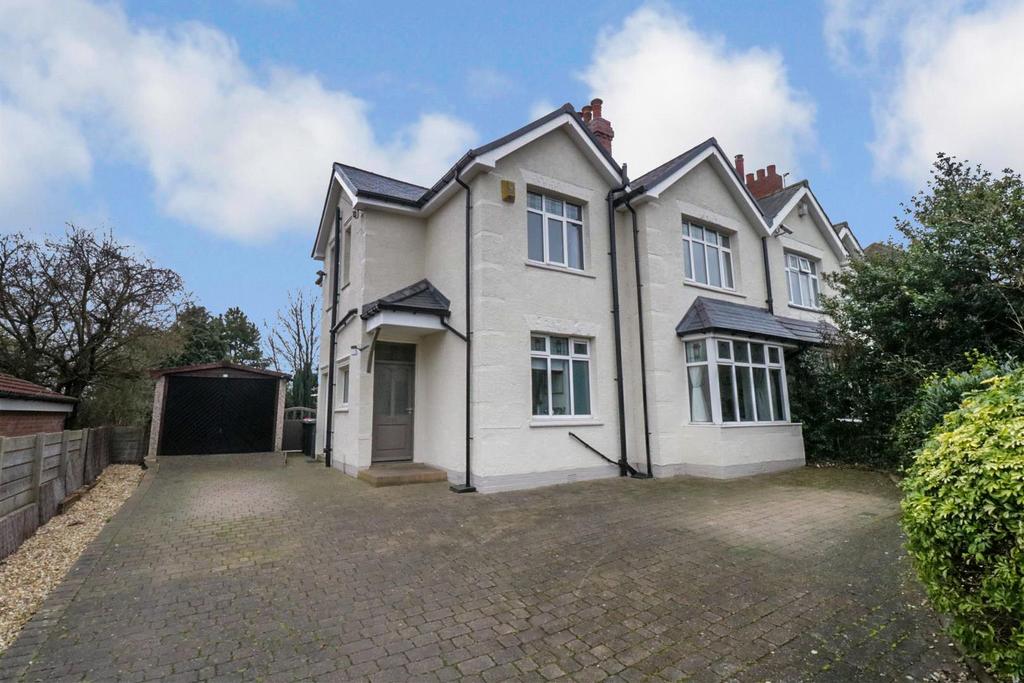 Fitzwilliam Street, WathUponDearne... 4 bed semidetached house £