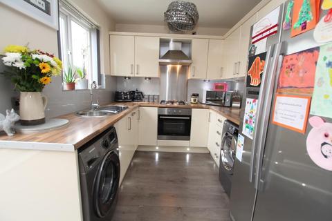 17 Cameron Grove, Eccleshill, Bradford, BD2 3DG
