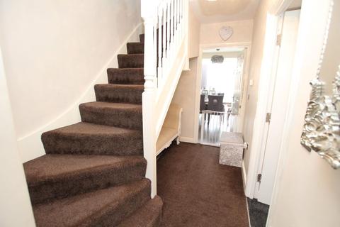 17 Cameron Grove, Eccleshill, Bradford, BD2 3DG