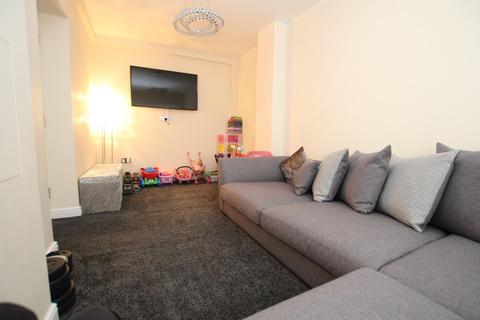 17 Cameron Grove, Eccleshill, Bradford, BD2 3DG