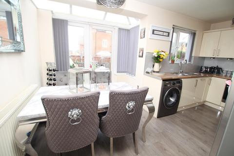 17 Cameron Grove, Eccleshill, Bradford, BD2 3DG
