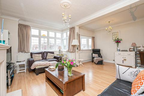 19 Dukes Avenue, Theydon Bois, Epping, CM16 7HG