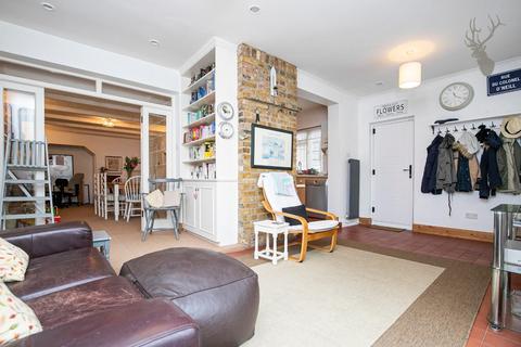 19 Dukes Avenue, Theydon Bois, Epping, CM16 7HG