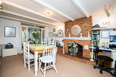 19 Dukes Avenue, Theydon Bois, Epping, CM16 7HG