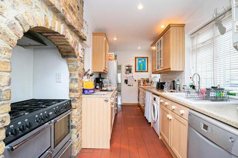 19 Dukes Avenue, Theydon Bois, Epping, CM16 7HG