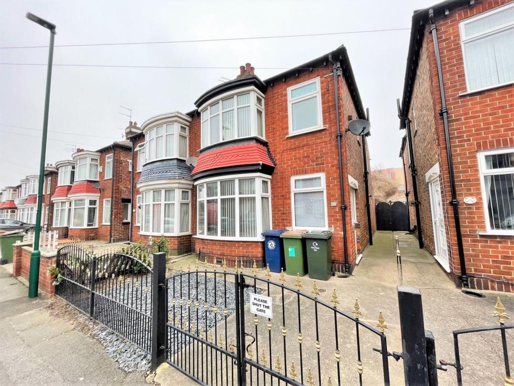 Sandringham Road, Redcar, TS10 3 bed semidetached house £125,000