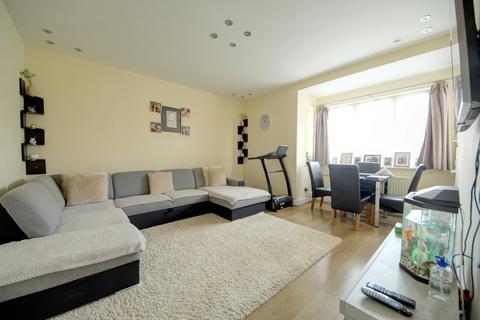 Flat 2, 14 Elm Park Road, London, N21 2HN