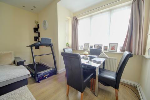 Flat 2, 14 Elm Park Road, London, N21 2HN