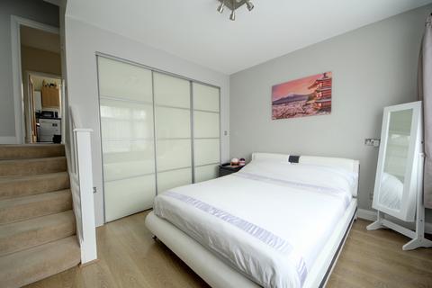 Flat 2, 14 Elm Park Road, London, N21 2HN