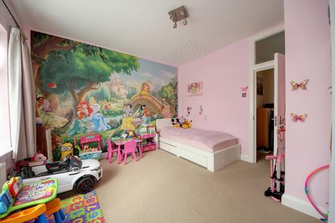 Flat 2, 14 Elm Park Road, London, N21 2HN