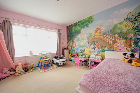 Flat 2, 14 Elm Park Road, London, N21 2HN