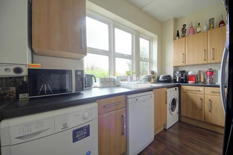 Flat 2, 14 Elm Park Road, London, N21 2HN