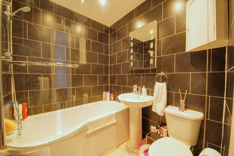 Flat 2, 14 Elm Park Road, London, N21 2HN