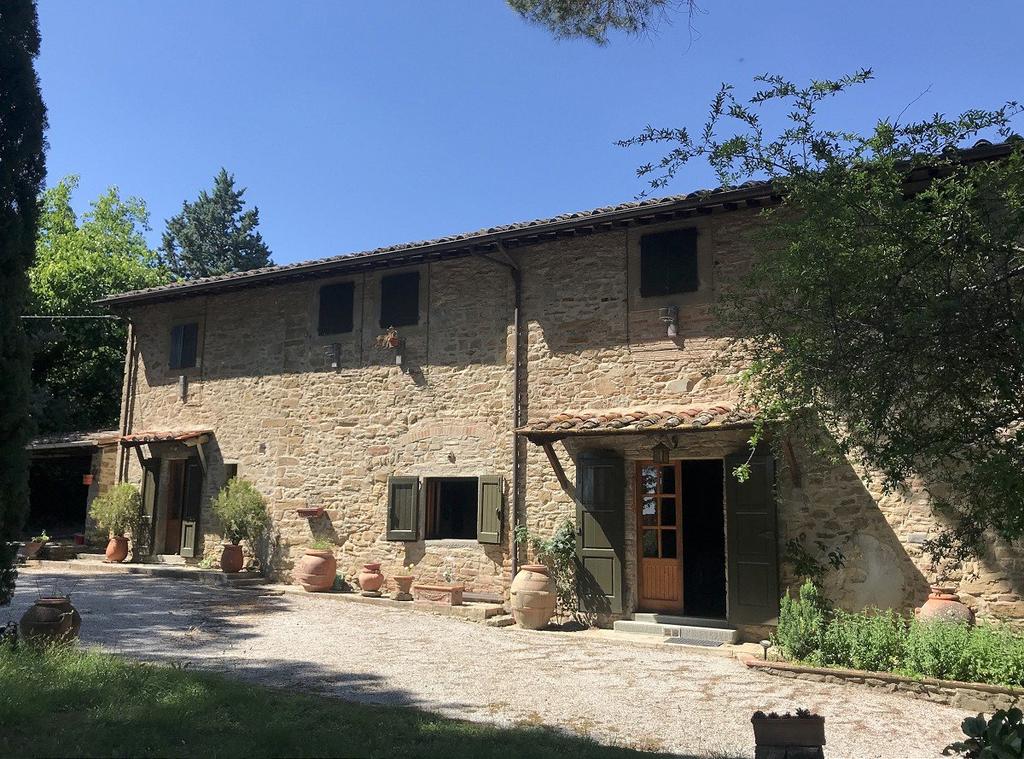 Cortona, 52044, Italy 4 bed house - £705,570* (€850,000)