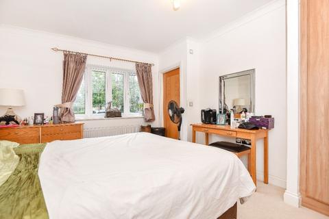 2 bedroom flat to rent, Shoppenhangers Road, Maidenhead, SL6