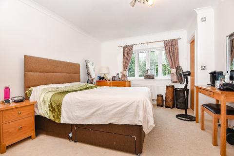 2 bedroom flat to rent, Shoppenhangers Road, Maidenhead, SL6