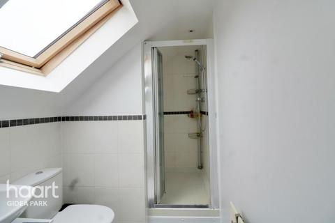 15 Oxford Close, Romford, RM2 5UT