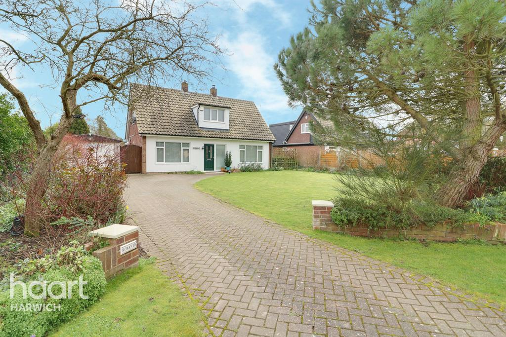 Stones Green, Harwich 2 bed chalet £385,000