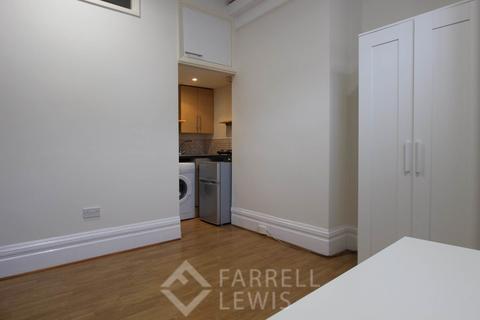 Studio to rent, Third Avenue, London W3
