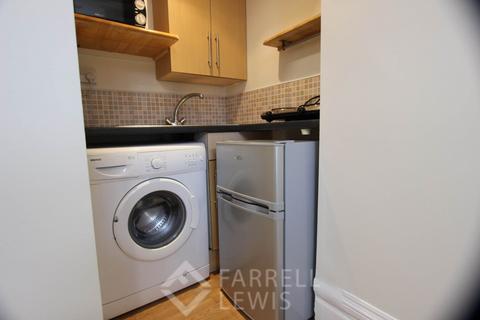 Studio to rent, Third Avenue, London W3