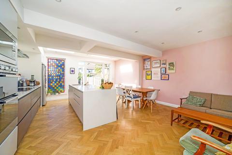 125 Latchmere Lane, Kingston Upon Thames, KT2 5NX