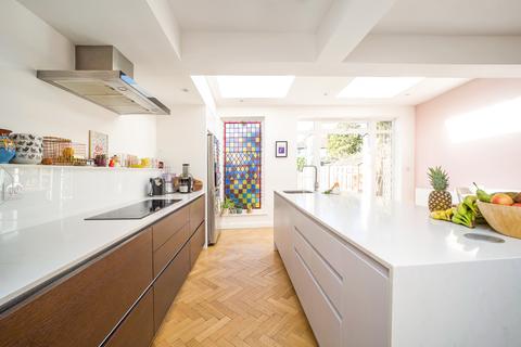 125 Latchmere Lane, Kingston Upon Thames, KT2 5NX