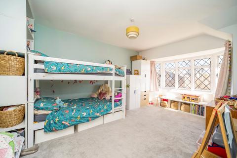 125 Latchmere Lane, Kingston Upon Thames, KT2 5NX