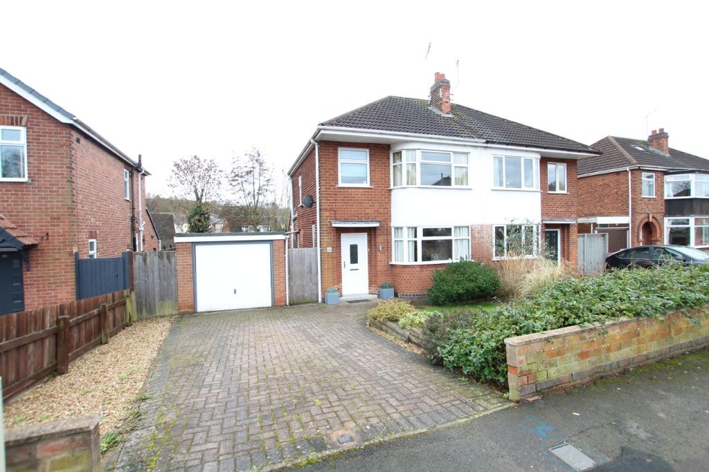 Malvern Avenue, BurtonOnTrent, DE15 3 bed semidetached house £900