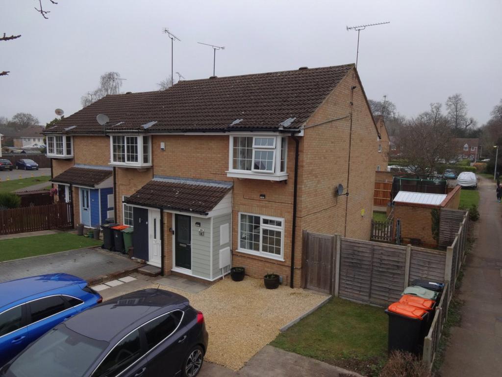 Cemetery Road, Houghton Regis, Dunstable, Bedfordshire, LU5 2 bed end