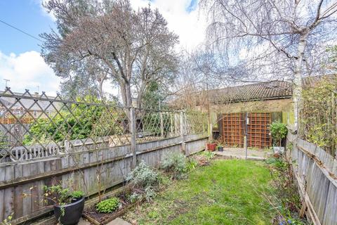 84 Dumbarton Road, London, SW2 5LU