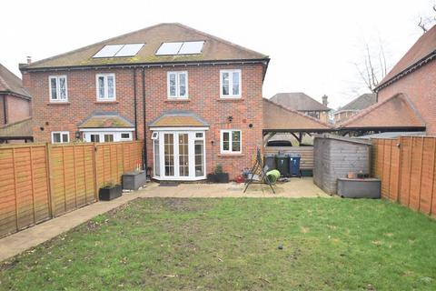 7 Abrahams Close, Amersham, HP7 9FA