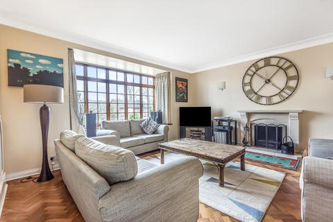 6 Yester Drive, Chislehurst, BR7 5LR