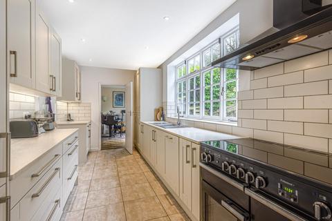 6 Yester Drive, Chislehurst, BR7 5LR