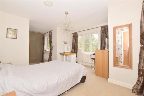 17 Bridges Close, Horley, RH6 9SG