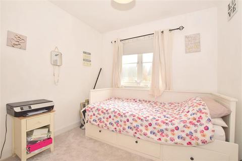 17 Bridges Close, Horley, RH6 9SG
