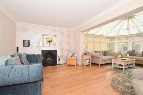 17 Bridges Close, Horley, RH6 9SG